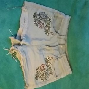 Size 28 flower embrioded shorts